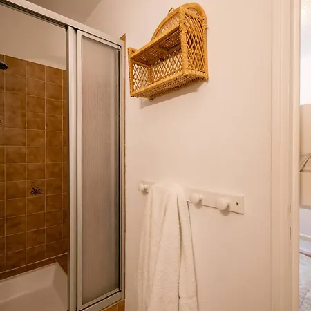 Proche Avec Balcon Sud, Wifi, Et Parking - - Fr-1-477-98 شقة